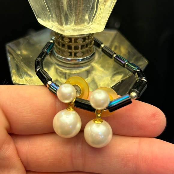 Pearl earrings- 2 on gold toned backs. Vintage! - Picture 1 of 6